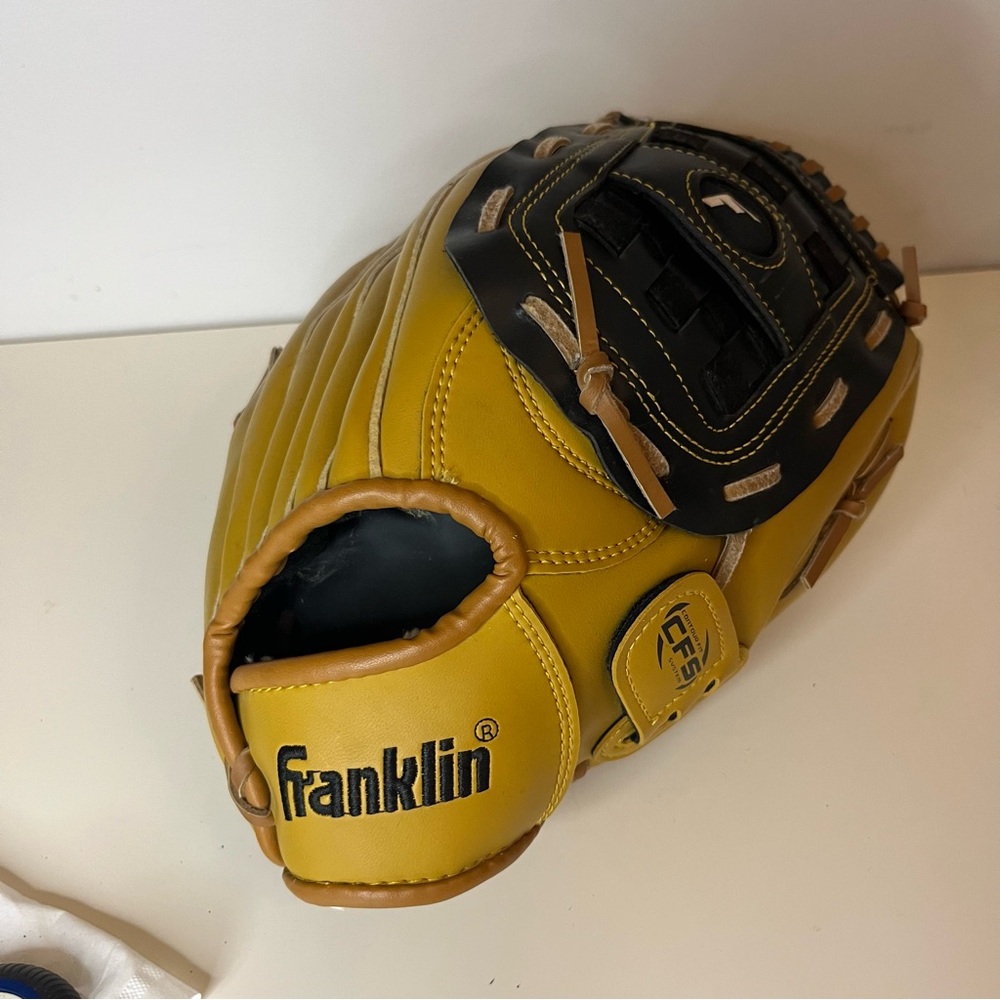 Franklin Fieldmaster 12.5” Baseball Softball Glove Basket Web Right Hand Throw